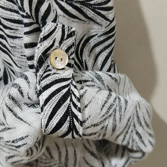 Tahari Shirt Womens 1X White Black Linen Leaf Print Button Front Tunic Top - Picture 8 of 13